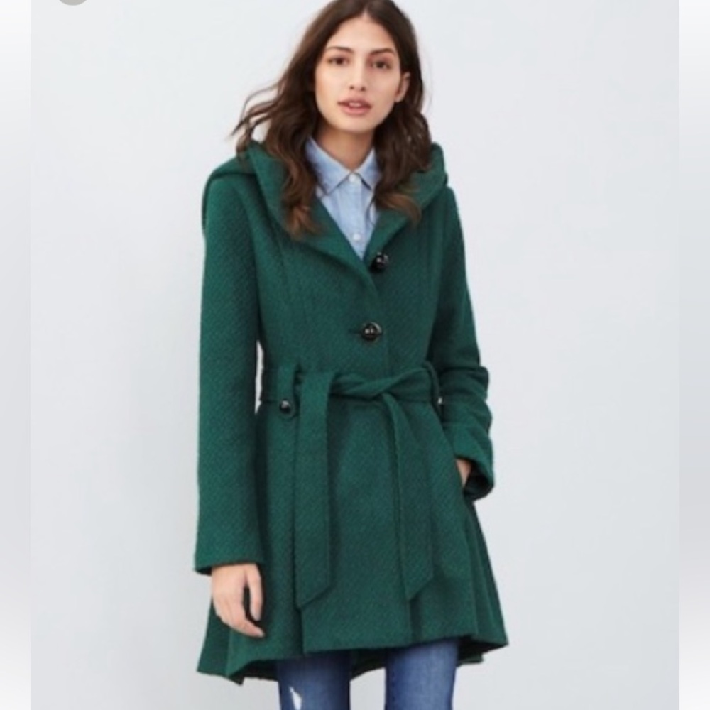 Steve Madden emerald coat size Medium. Very warm, like new!